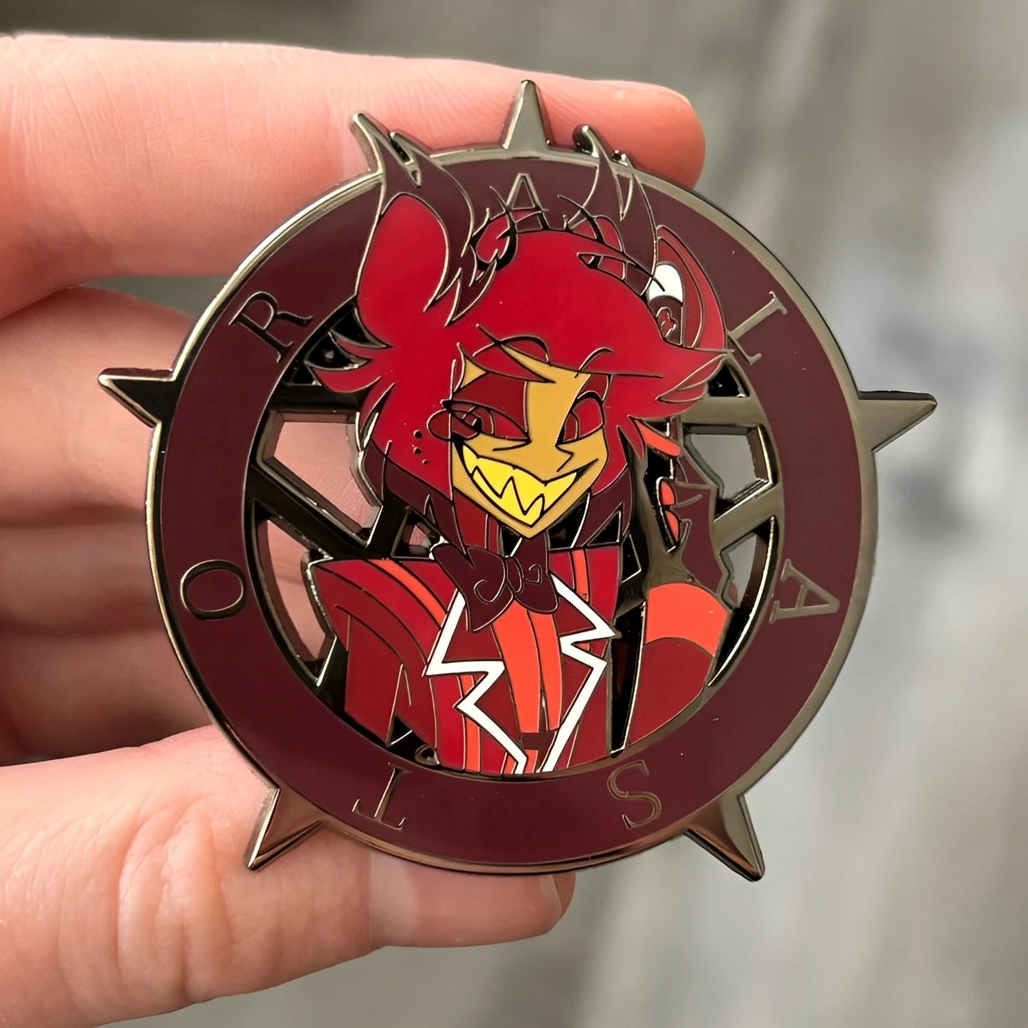 Radioapple Enamel Pin – Cute Retro Apple Radio Metal Badge for Jackets