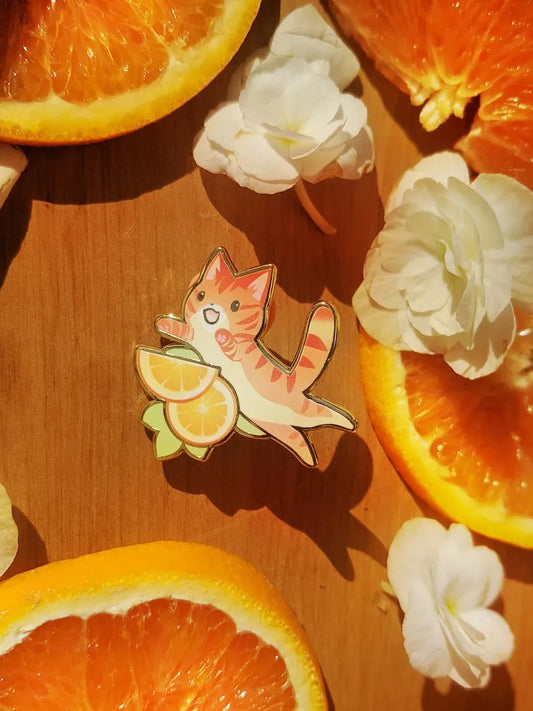 Orange Slices with Ginger Cat Enamel Pin – Cute Animal Lapel Badge for Backpack, Jacket & Hat